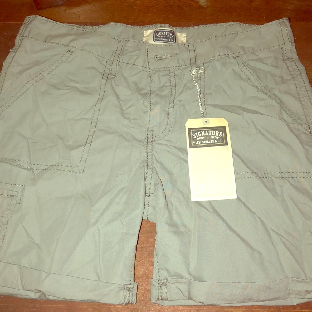 Levi Cargo Shorts Misses